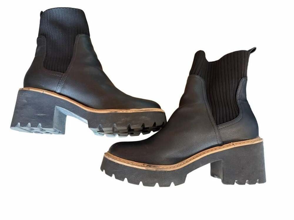 DV Dolce Vita Trooper Size 8.5 Black Lug Sole Ankle Boots